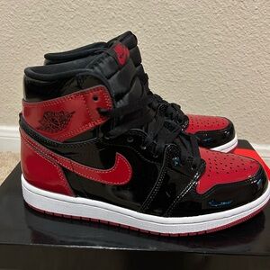 Nike Women's Sneakers - Black and Red